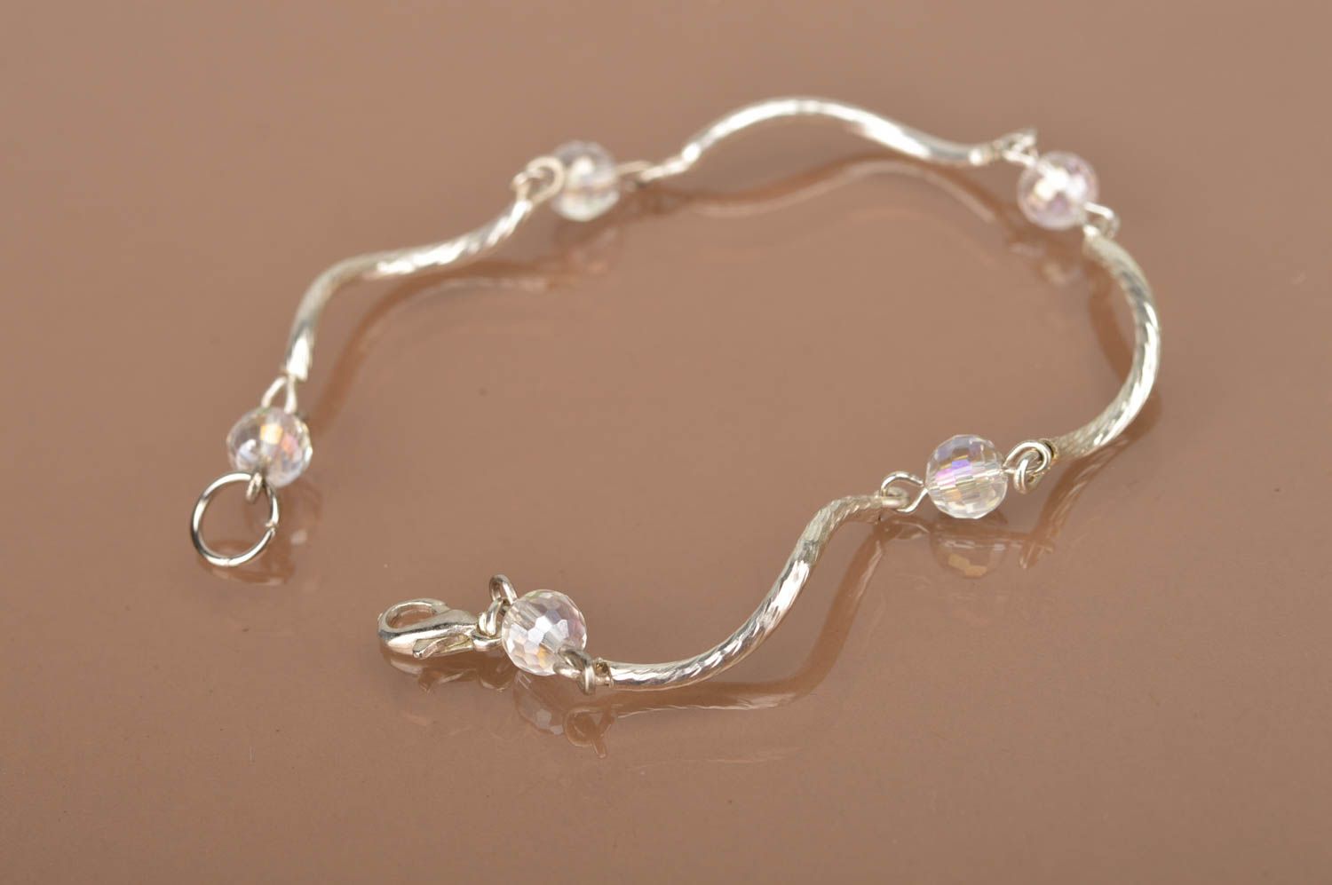 Bracelet fin avec perles de cristal fait main original beau Gouttes blanches photo 4