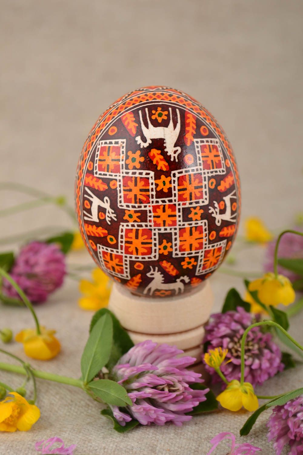 Расписное куриное яйцо с символикой сувенир на Пасху цветное красивое хэнд мейл фото 1
