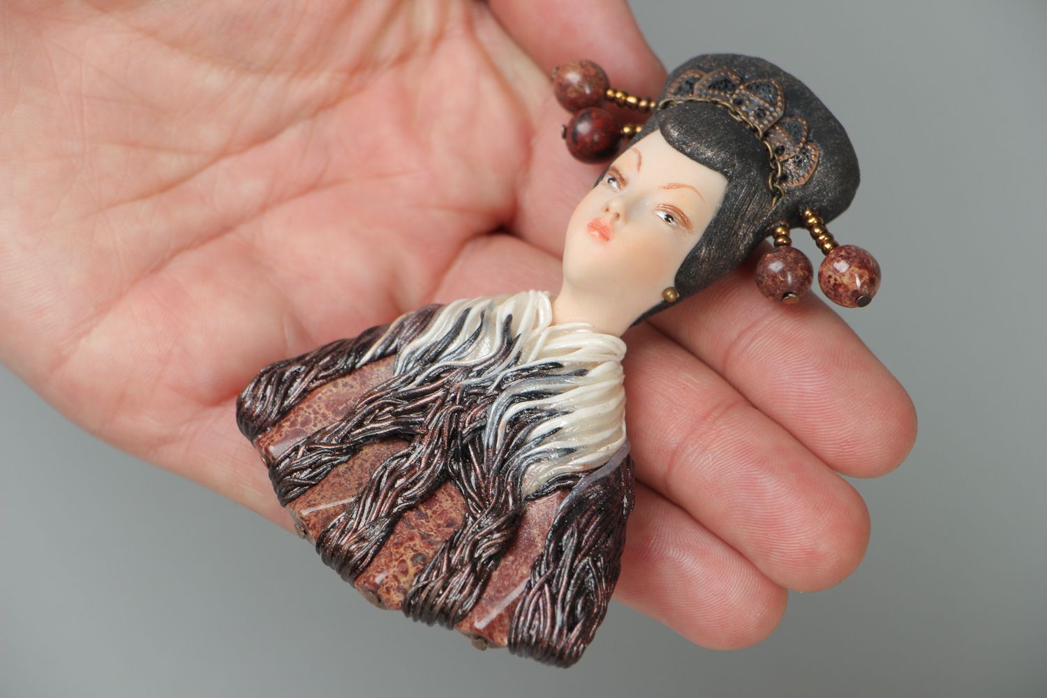 Brooch in the shape of geisha with jasper photo 4
