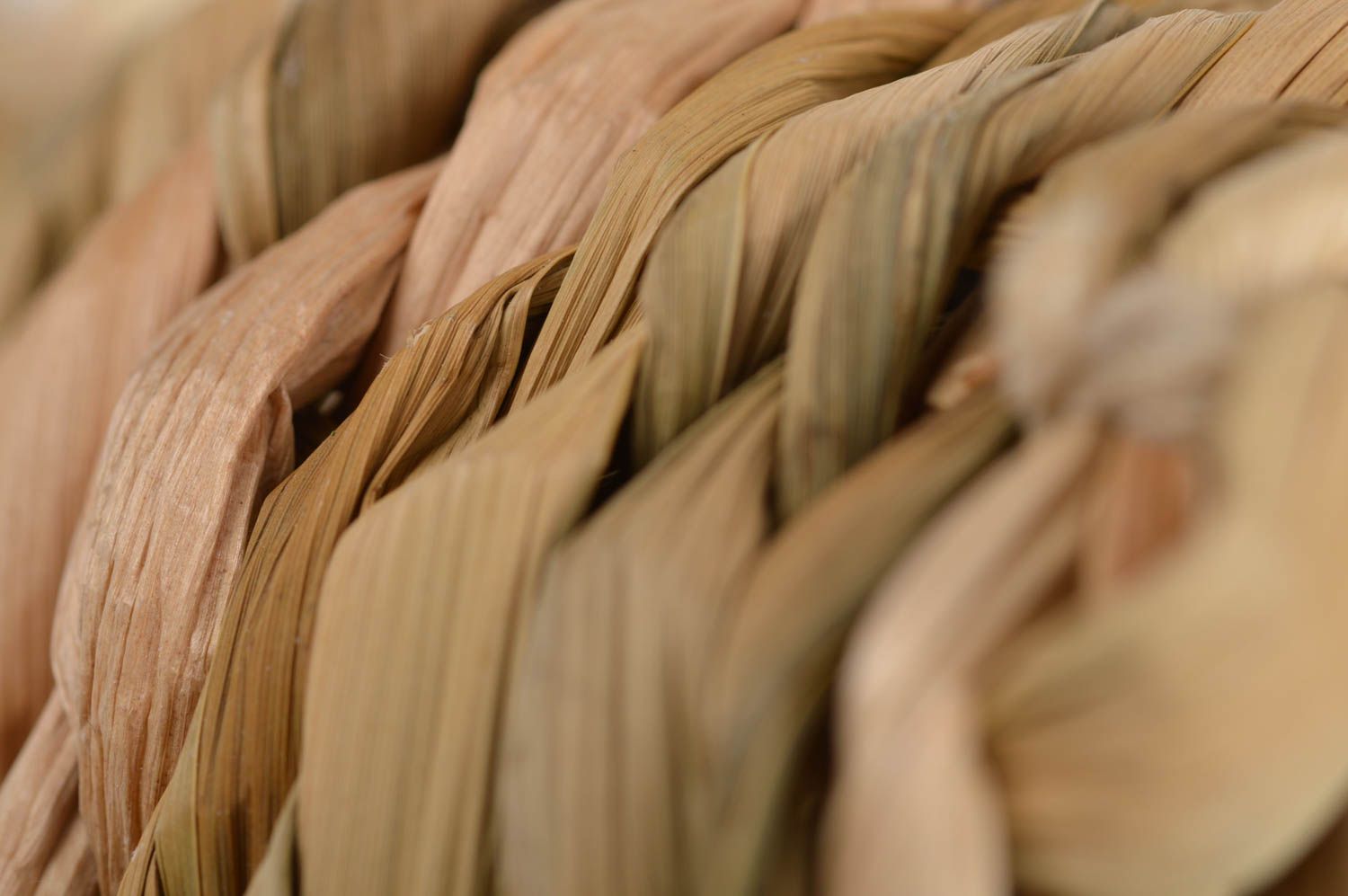 Интерьерная подвеска плетеная из кукурузных листьев колокольчик ручной работы фото 4