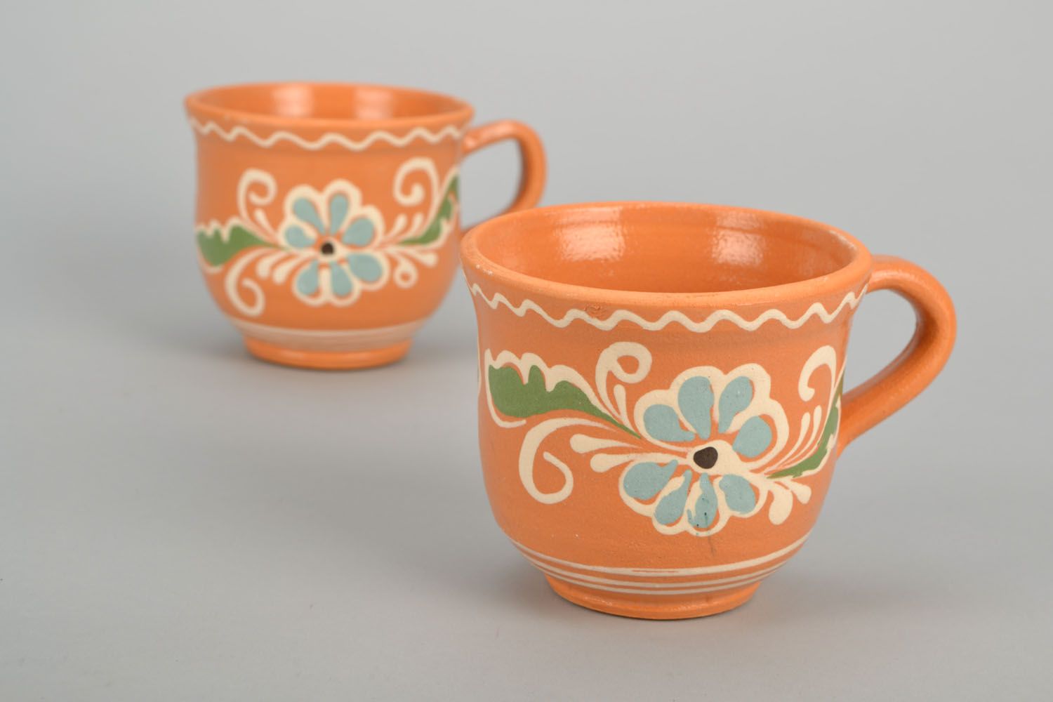 Medium size terracotta color coffee cup with handle and floral design photo 1