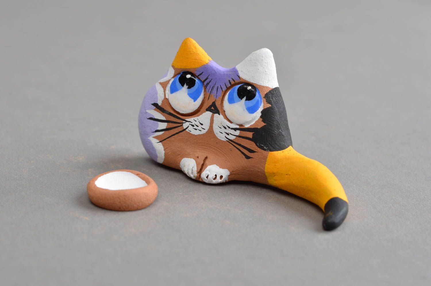 Kleine lustige bemalte Statuette aus Ton Katze mit Schüssel Souvenir für Kinder foto 3