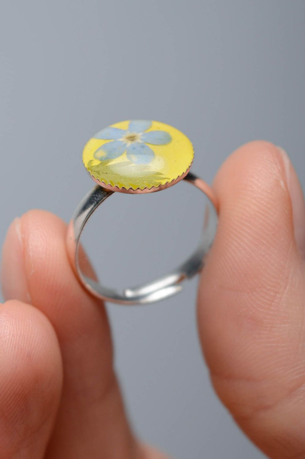 Epoxy ring and earrings with forget-me-nots photo 4