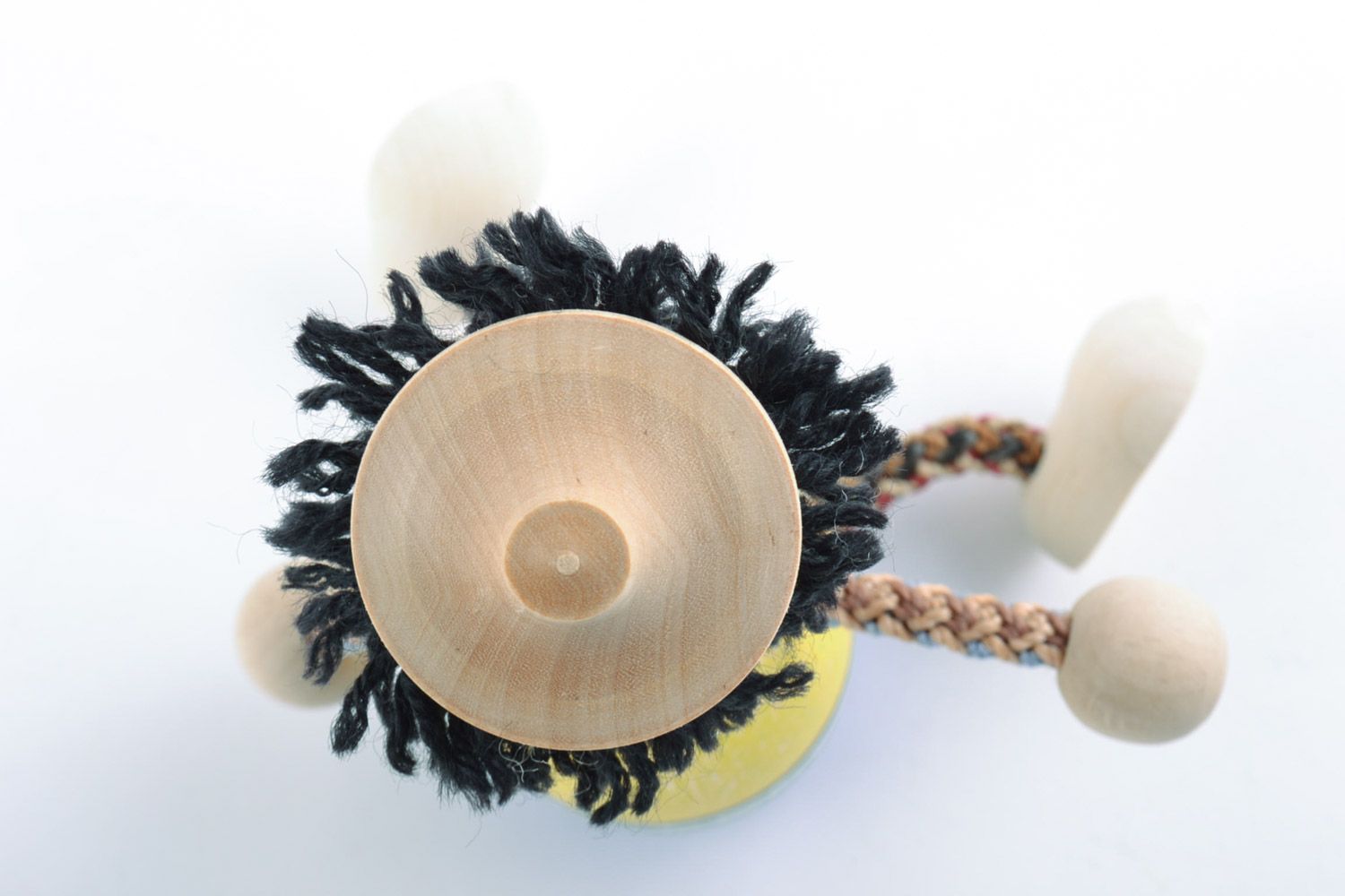 Designer umweltfreundliches handmade Holzspielzeug Junge im Ethno Stil foto 5