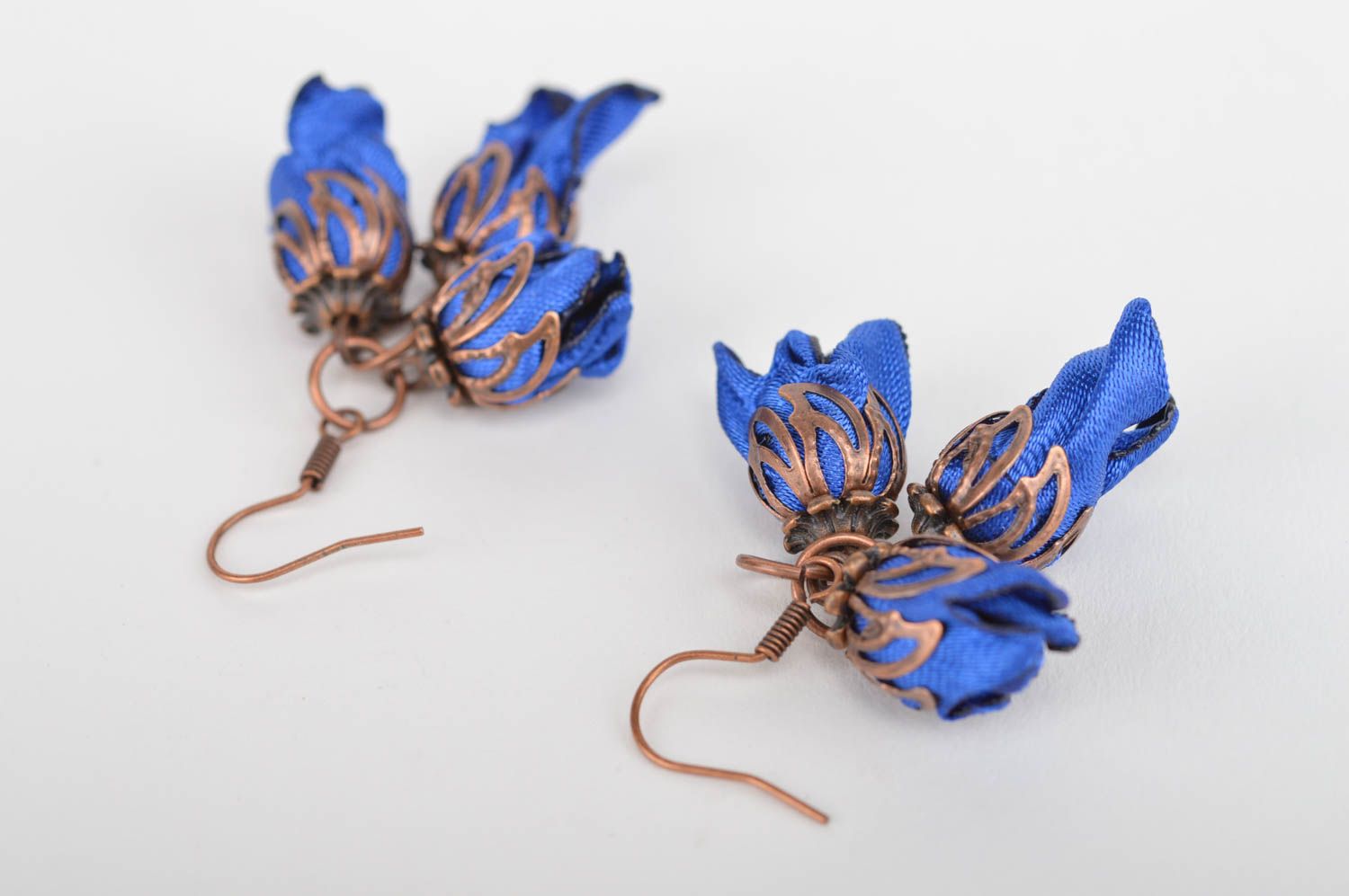 Серьги с цветами синие красивые с подвесками текстильные ручной работы фото 3