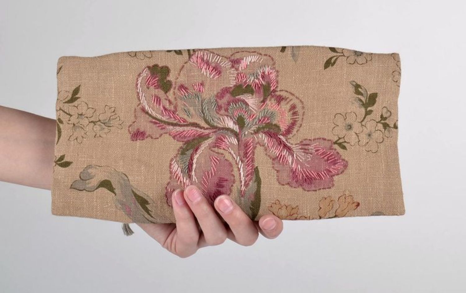Beauty bag clutch with pink flowers photo 4
