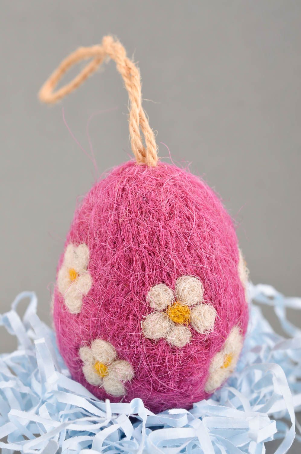 Валяная игрушка ручной работы декор на стену игрушка из шерсти Розовое яйцо фото 1