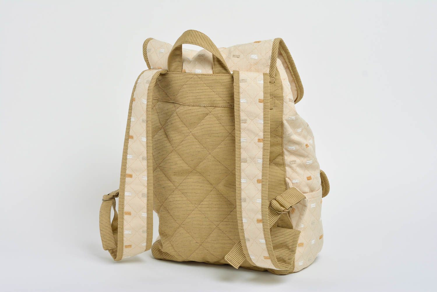 Женский рюкзак бежевого цвета из ткани с двумя карманами ручной работы фото 2