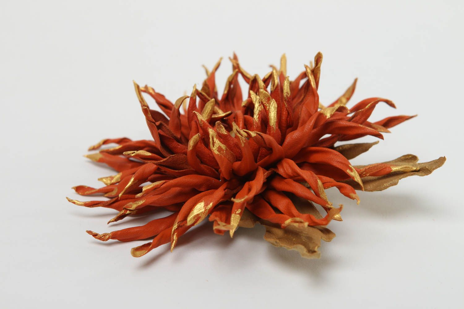 Авторская бижутерия ручной работы красивая брошь оранжевый цветок брошь из кожи фото 3