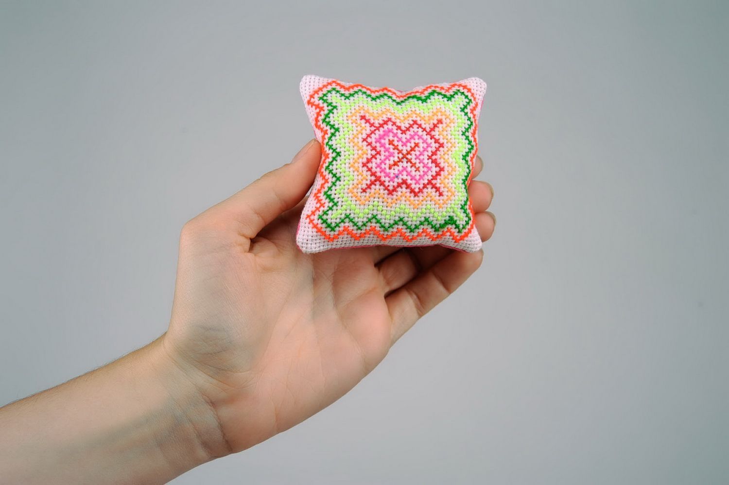 Embroidered pin cushion photo 1