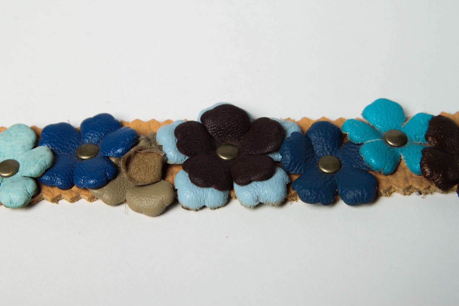 Bracelet fait main Bracelet original fleurs bleues Accessoire en cuir naturel photo 4