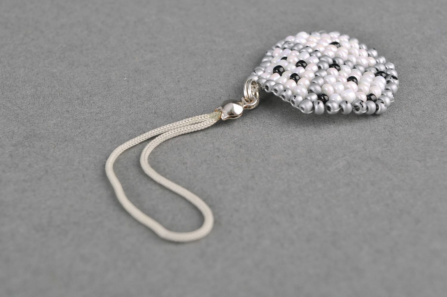 Portachiavi di perline fatto a mano regalo originale accessorio per chiavi foto 1