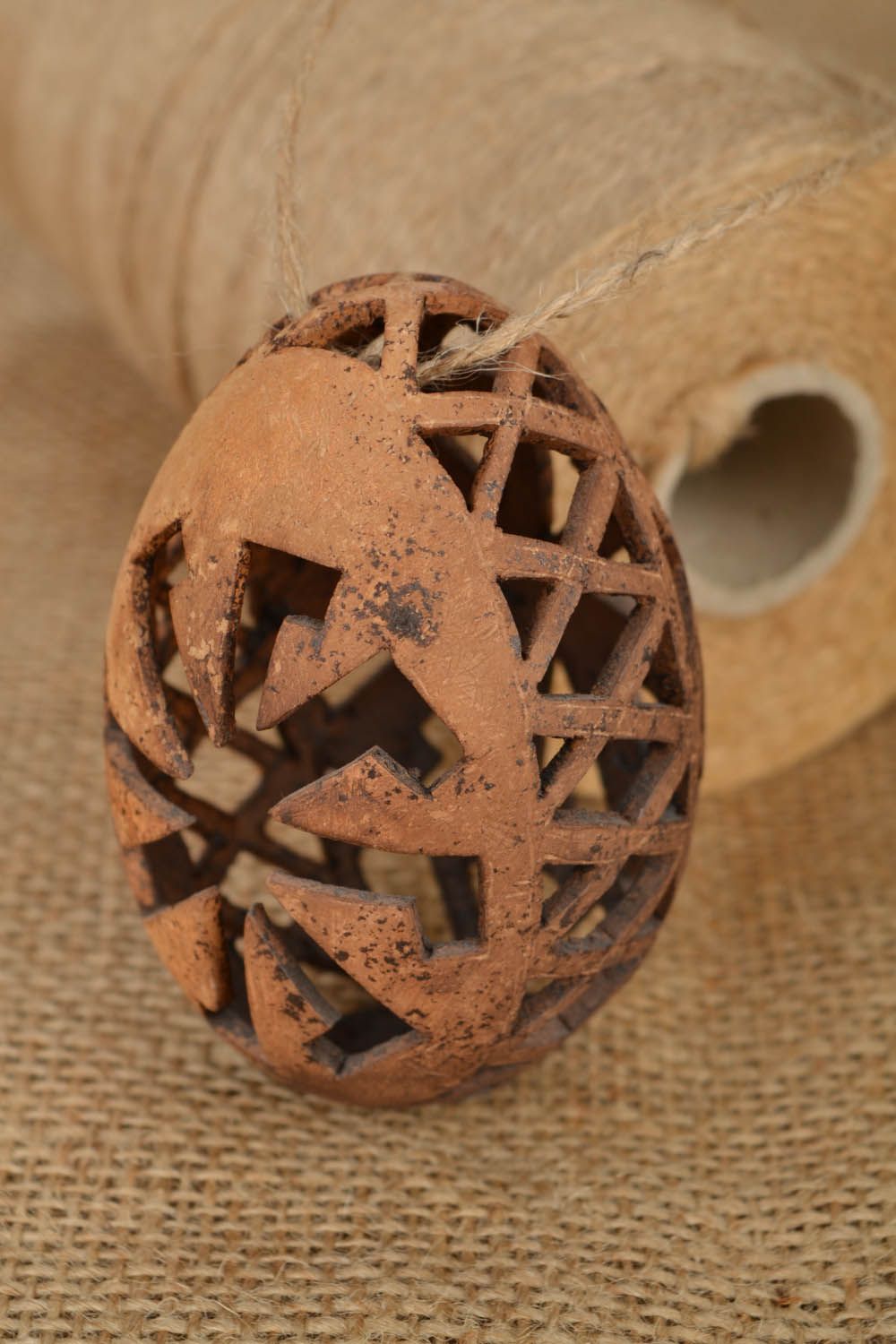 Pingente ovo de cerâmica feito na forma de bolas foto 1