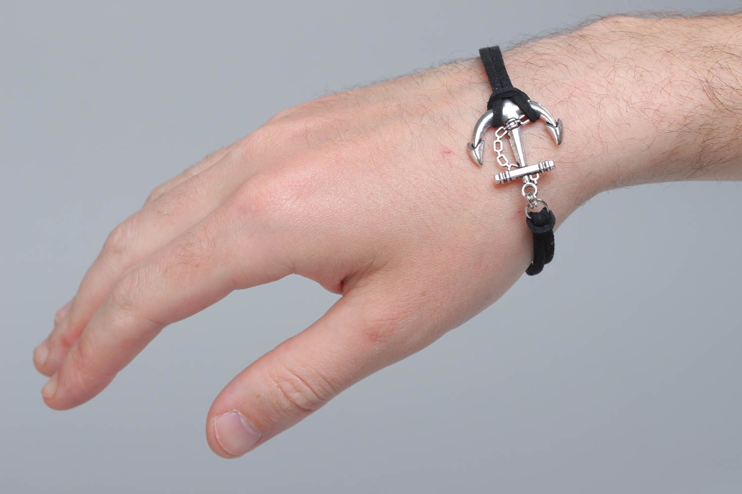 Bracelet en daim mince noir avec ancre fait main de style marin original photo 5