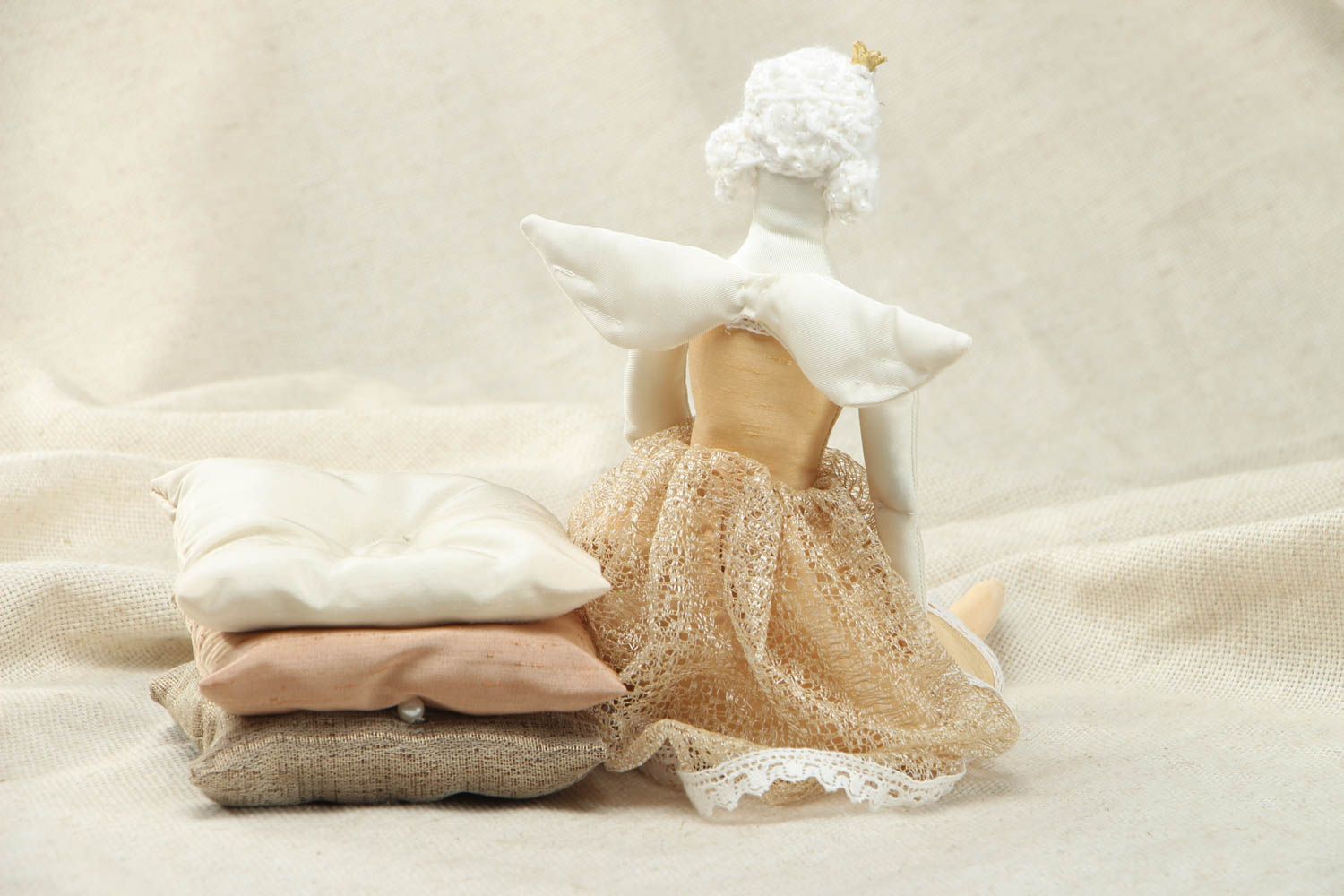 Дизайнерская кукла текстильная Принцесса на горошине фото 3