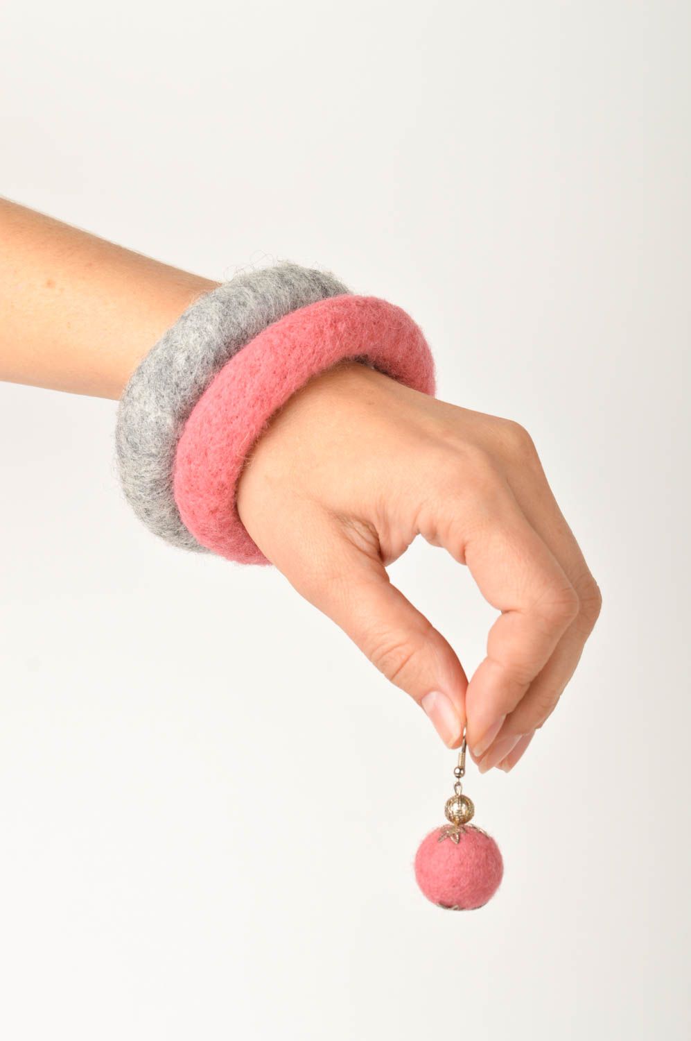 Boucles d'oreilles 2 Bracelets fait main en laine naturelle Accessoires femme photo 3
