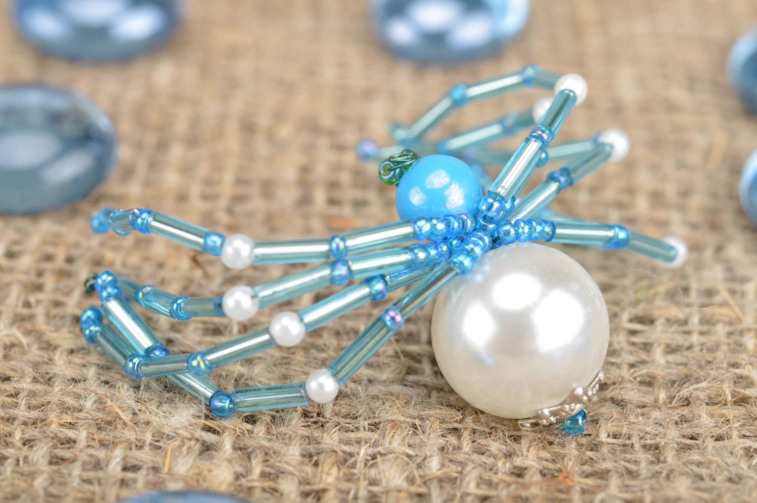 Araignée décorative bleu blanc en perles de rocaille faite main originale photo 1