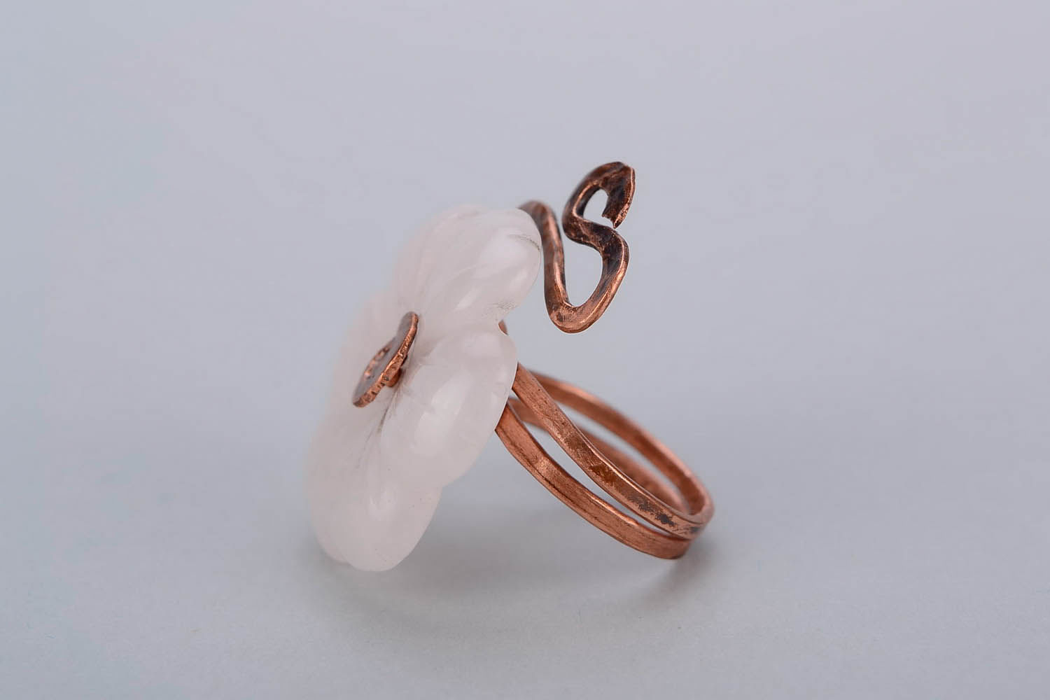 Ring aus Kupfer und Mondstein Steinblume foto 3