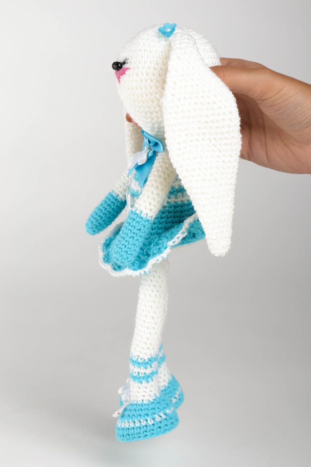 Giocattolo a maglia fatto a mano pupazzo morbido a forma di lepre blu foto 2