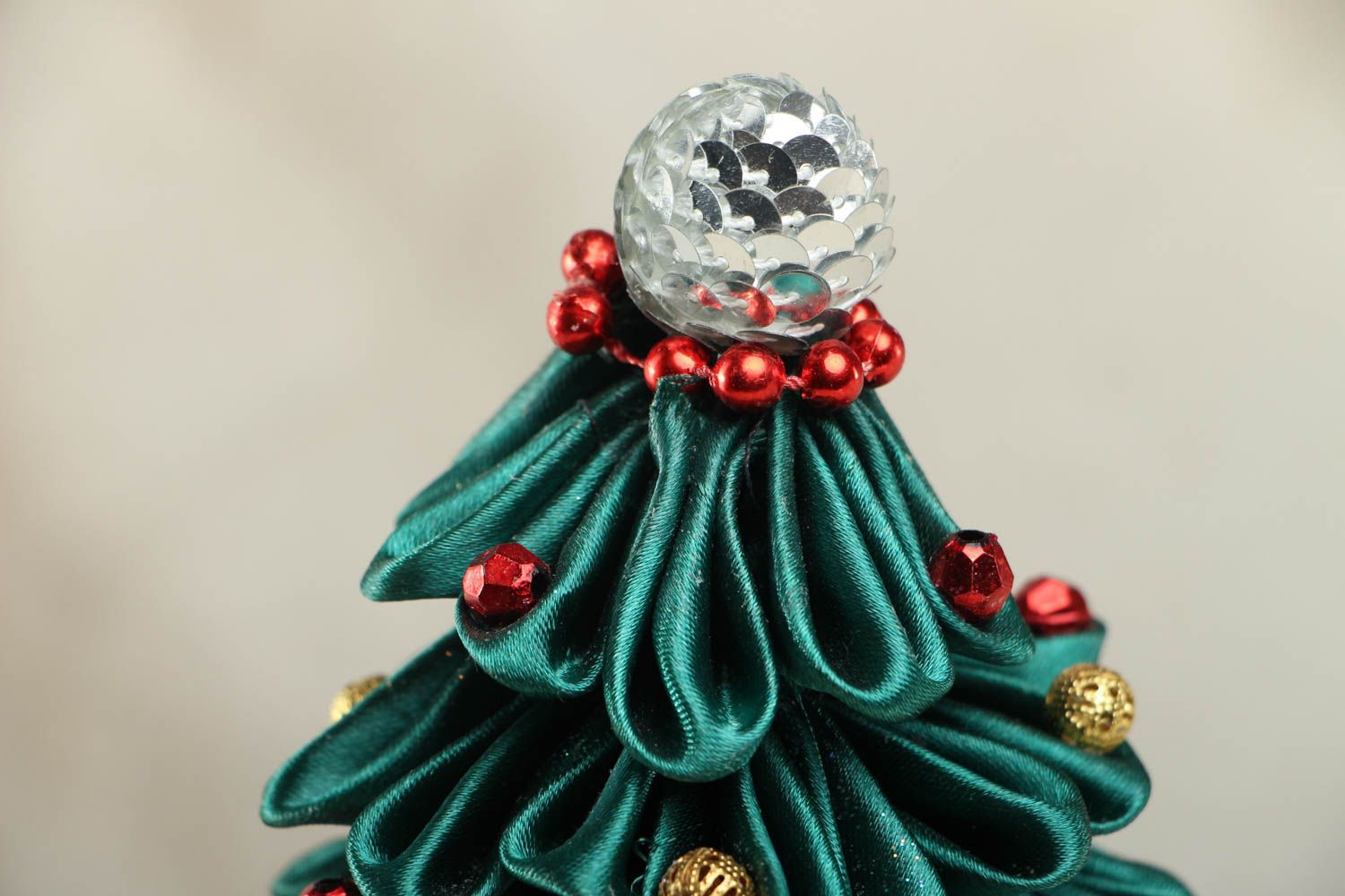 Árbol de Navidad decorativo de cintas de raso foto 2