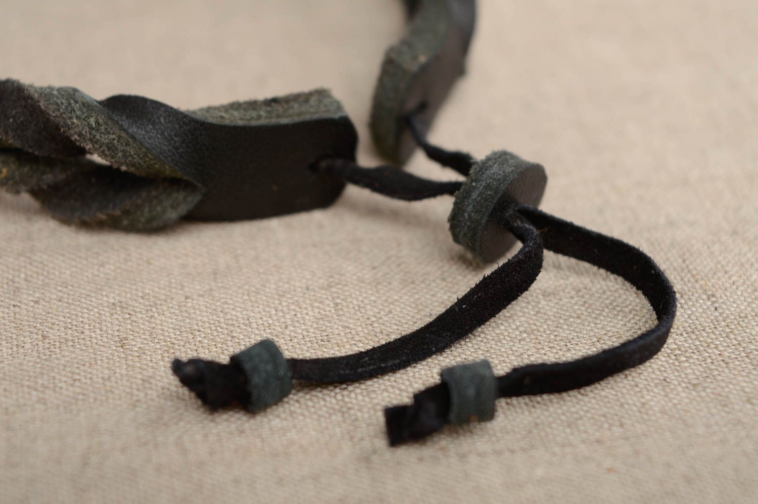 Bracelet fait main original en vrai cuir accessoire noir tressé réglable photo 4