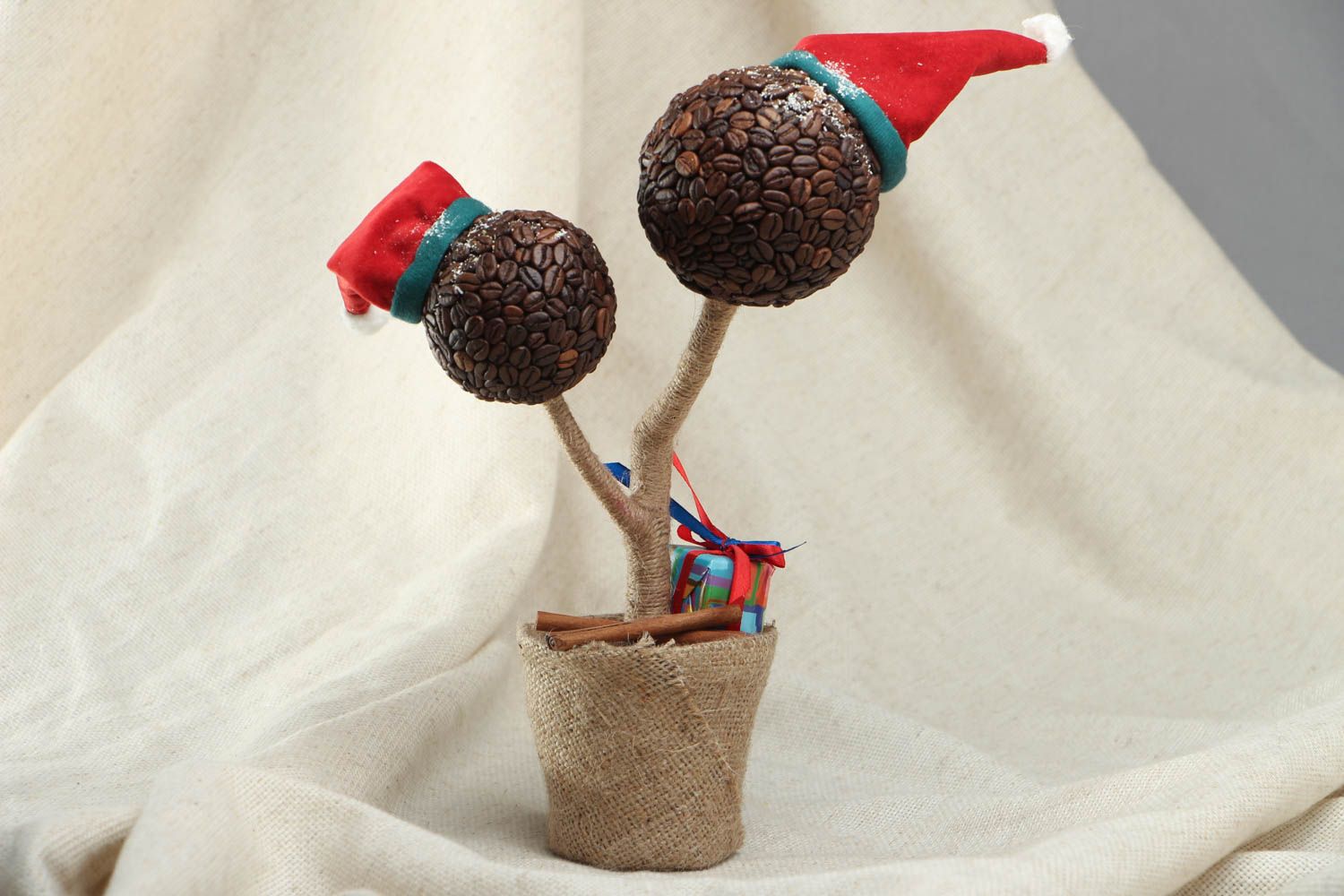 Topiary with coffee grains Christmas photo 1