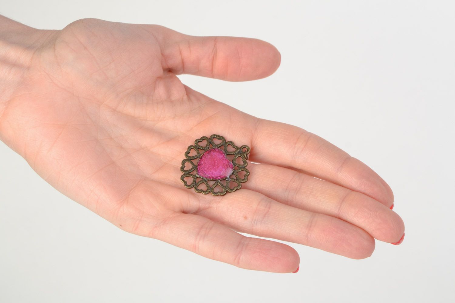 Pendentif cœur fait main rose métal bronzé résine époxyde bijou pour femme photo 2