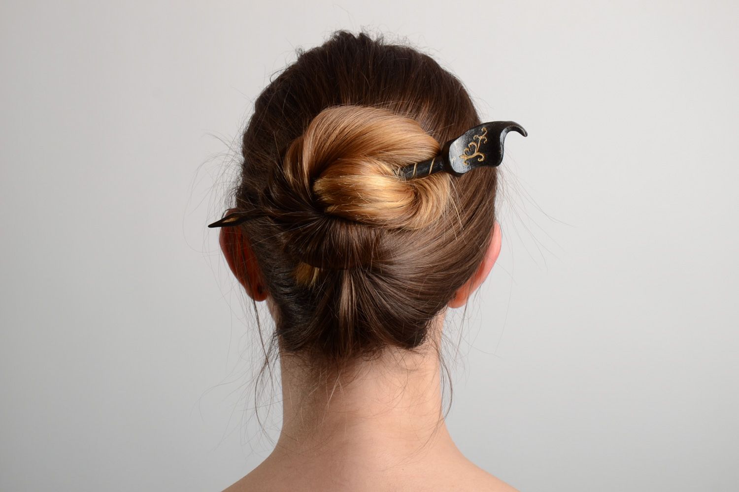 Pique à cheveux en bois originale noire faite main accessoire pour femme photo 1