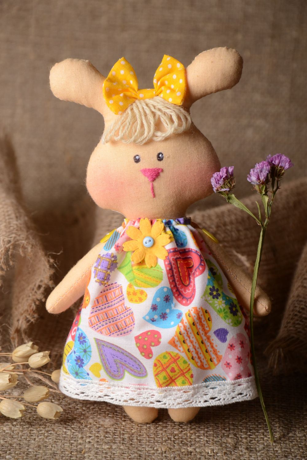 Jouet enfant fait main Peluche en tissu coton Lapin en robe Cadeau original photo 1