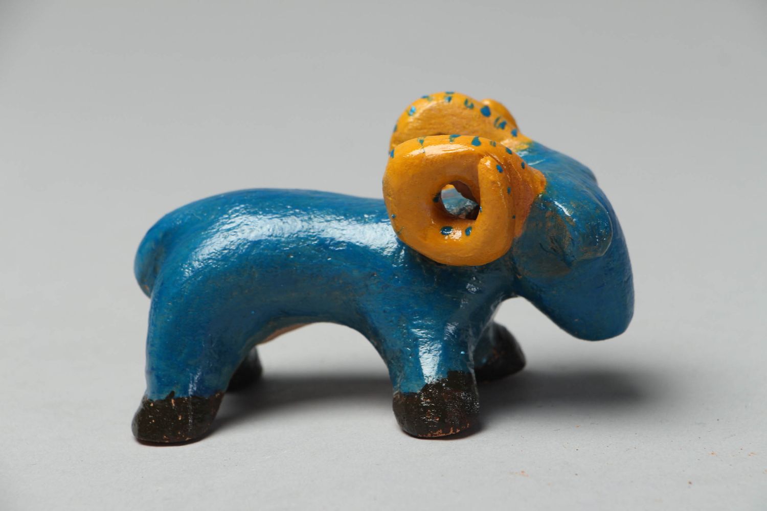Statuette en céramique décorative faite main originale petite Mouton bleu photo 1