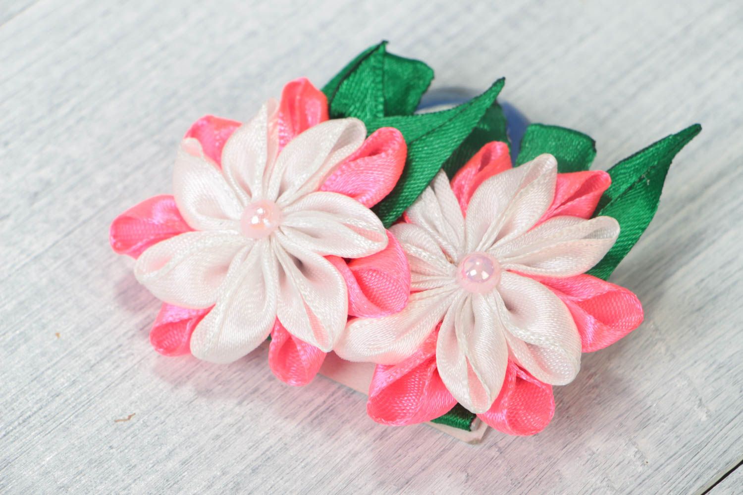 Kinder Blumen Haarspangen aus Atlas Kanzashi Technik handmade Set aus 2 Stück foto 1