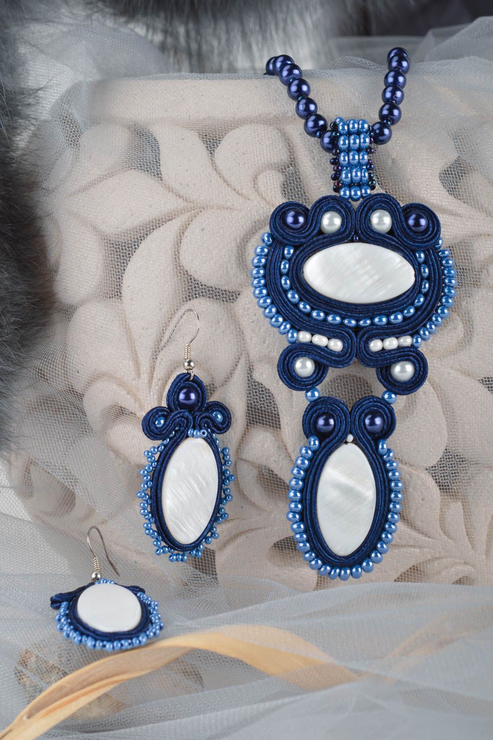 Ensemble de collier et boucles d'oreilles soutache bleus originaux faits main photo 1