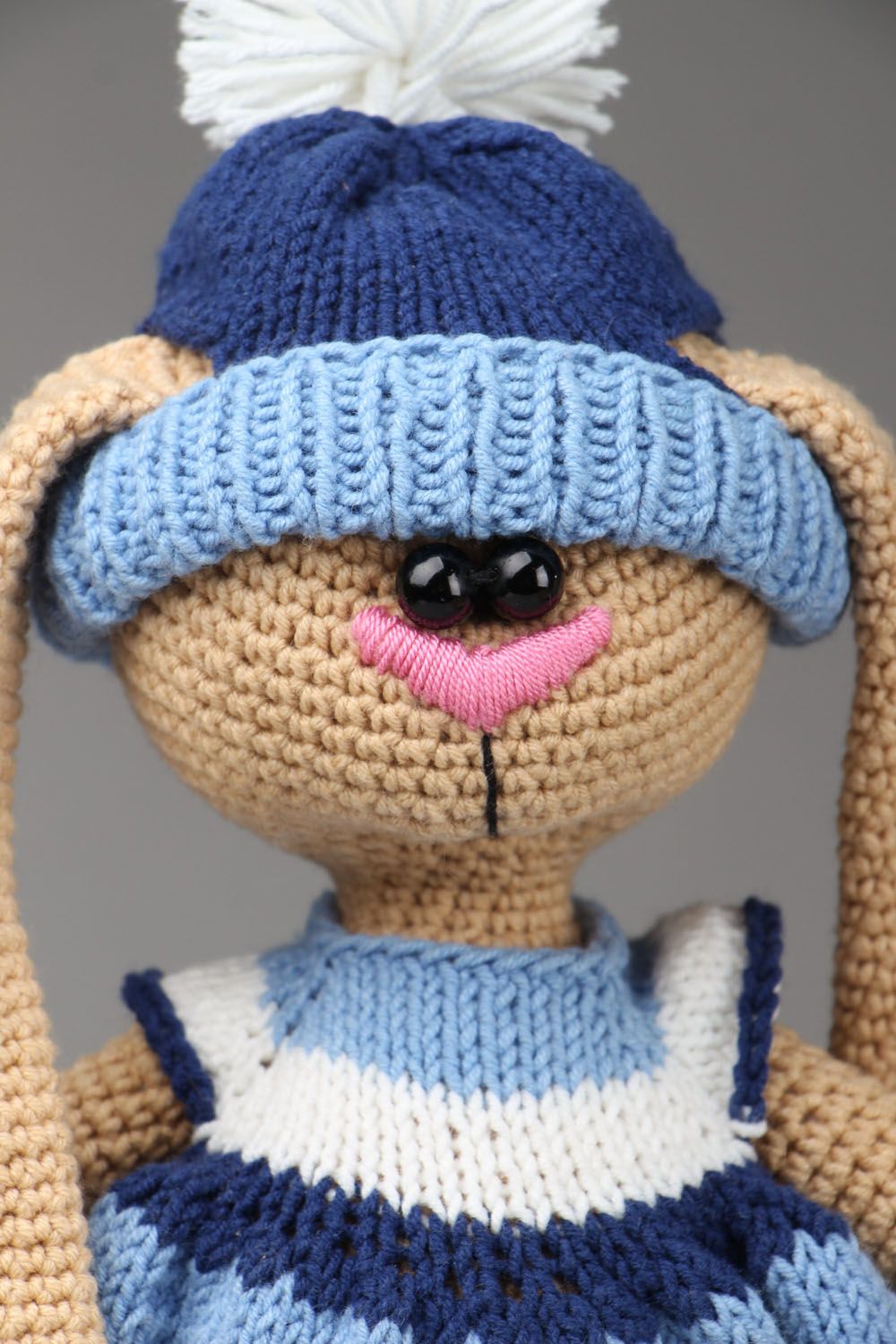 Poupée Lièvre tricotée au crochet en coton photo 2