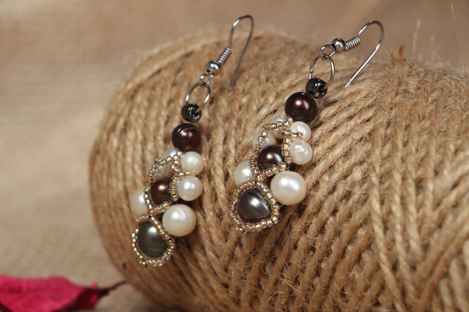 Handmade earrings with black and white pearls photo 4