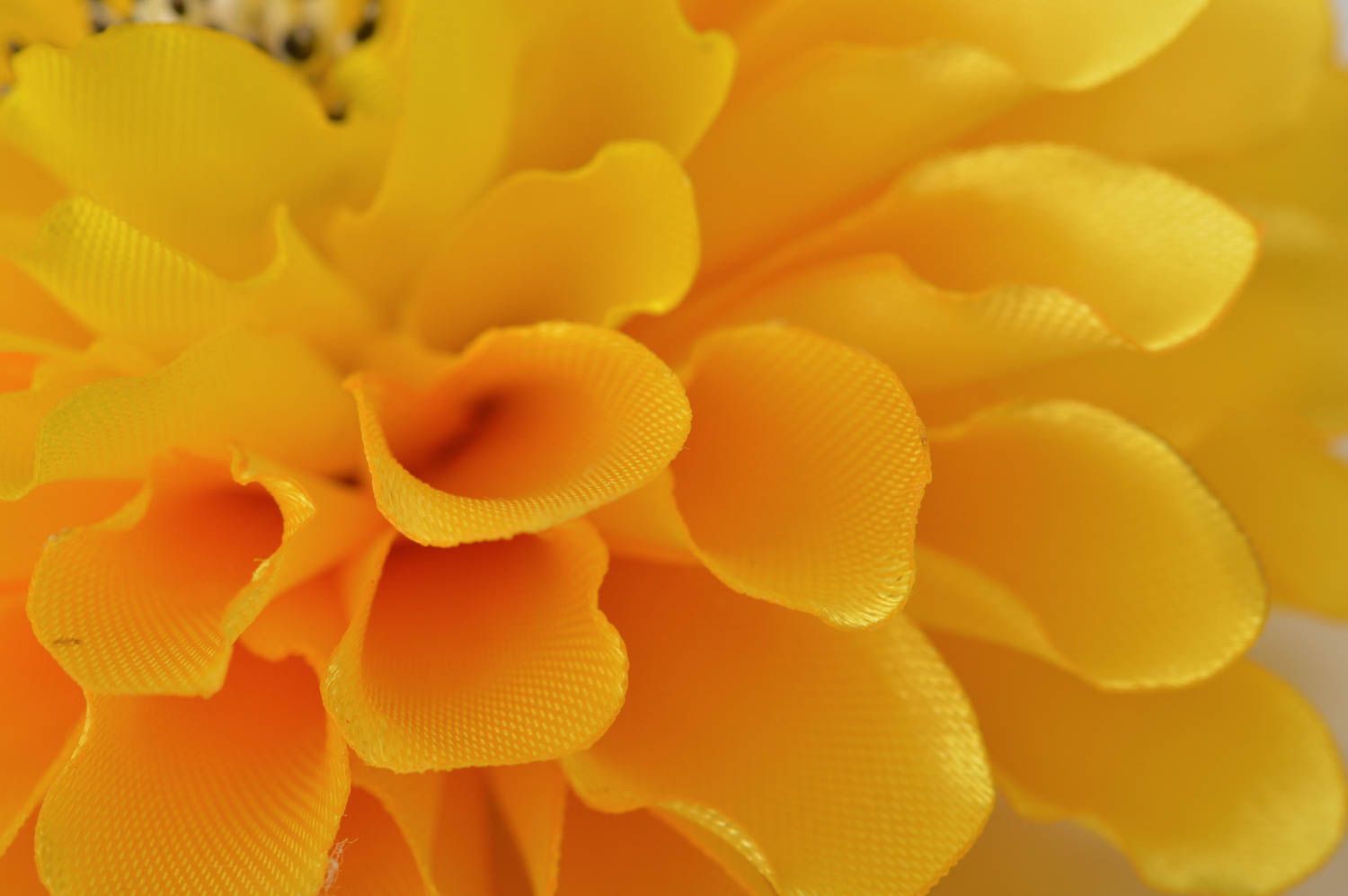 Barrette cheveux fait main Broche fleur chrysanthème jaune Accessoire femme photo 2