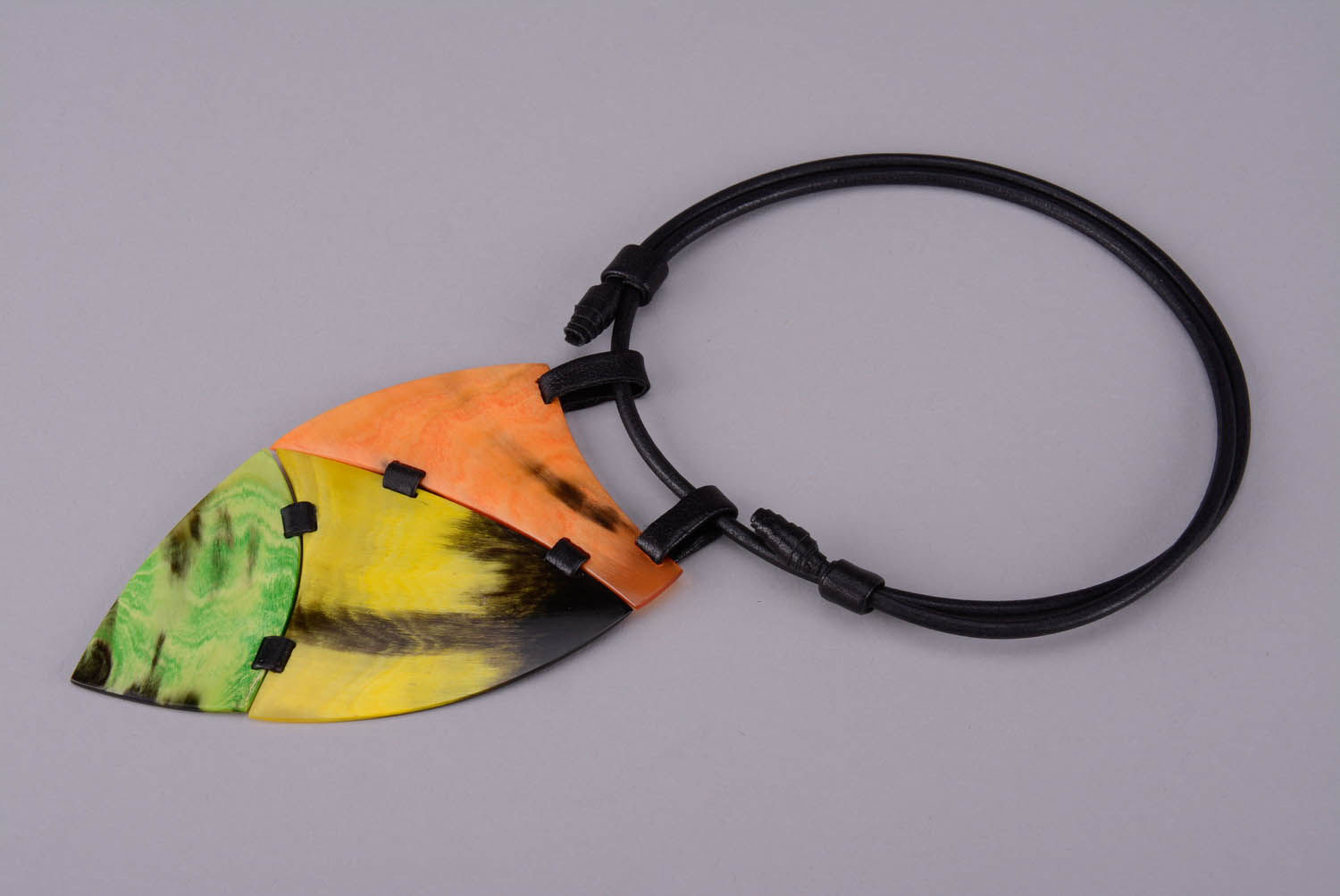 Necklace made of cow horn and leather photo 3