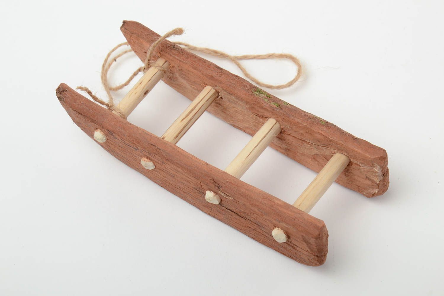 Juguete de madera hecho a mano con forma de trineo para niños y para interior foto 3