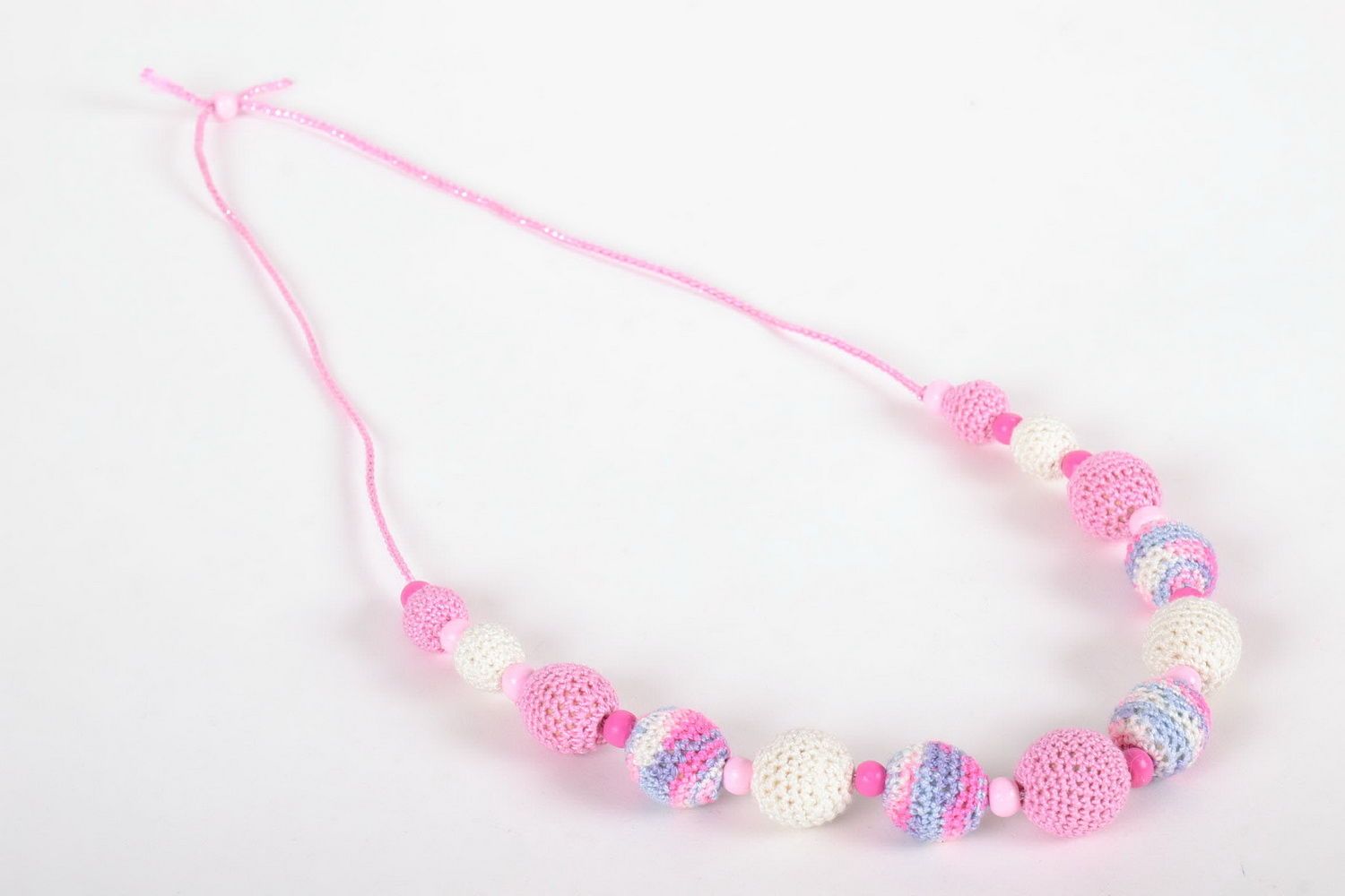 Handmade crocheted necklace photo 2