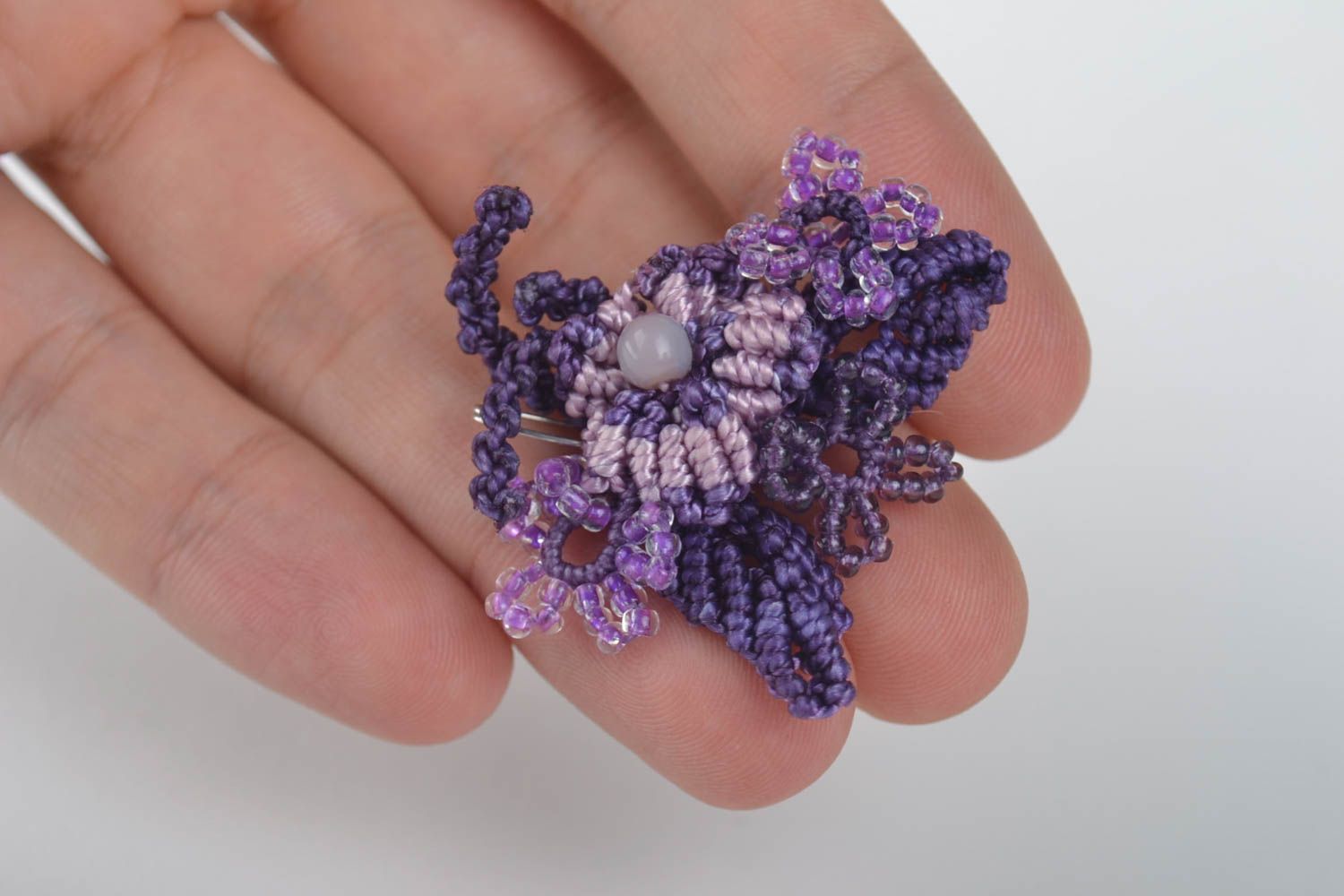 Украшение ручной работы брошь цветок плетеная брошь фиолетовая макраме анкарс фото 5