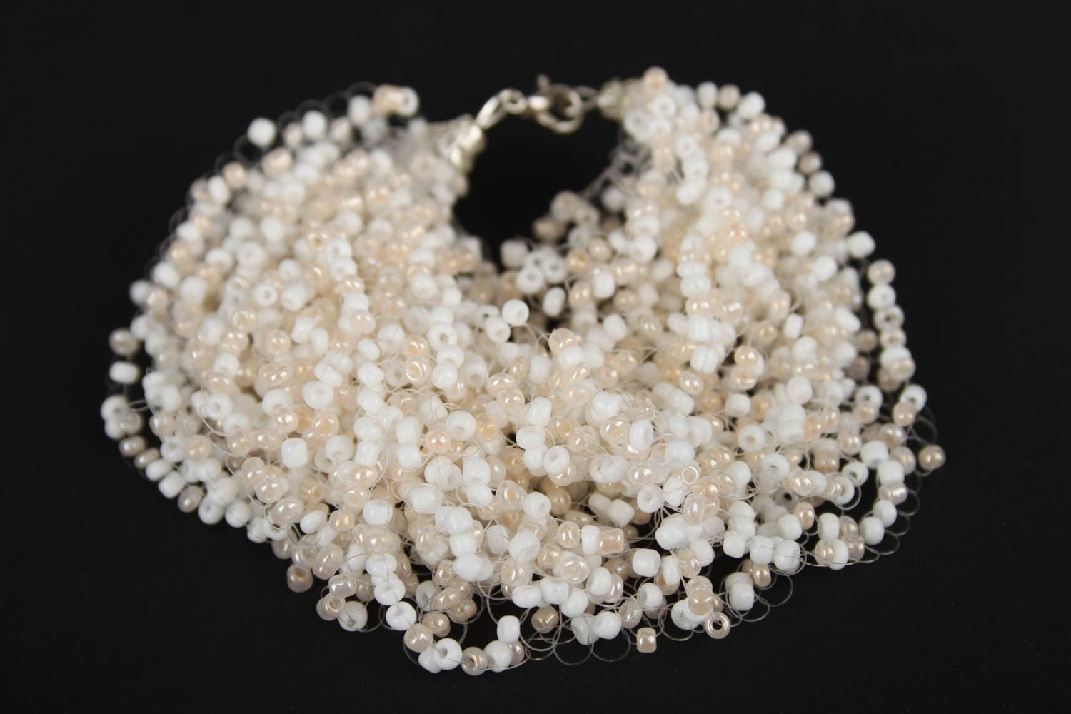 Bracelet perles rocaille blanc Bijou fait main design Accessoire femme photo 4
