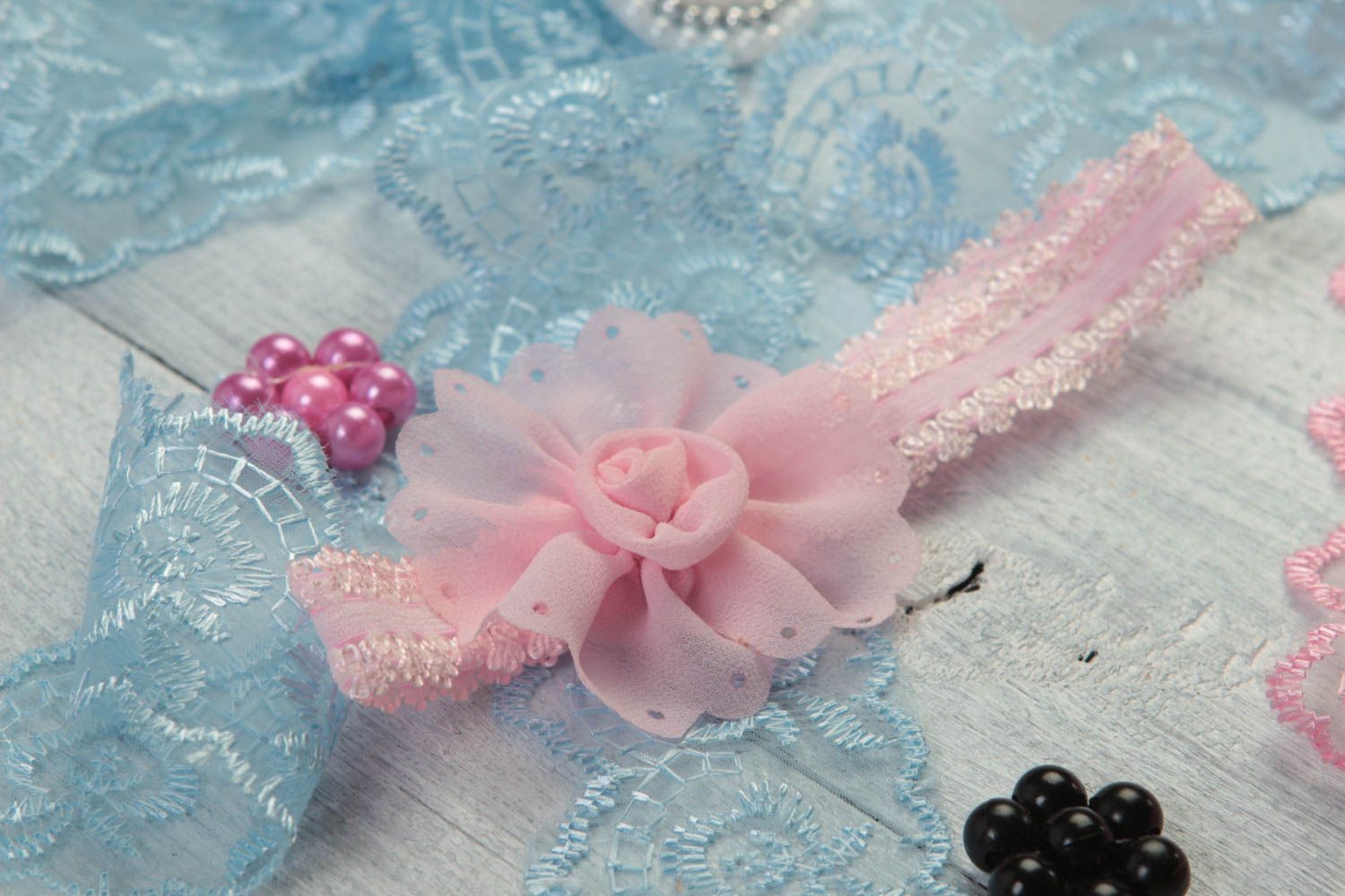 Розовая детская повязка на голову для новорожденной с цветком ручной работы  фото 1