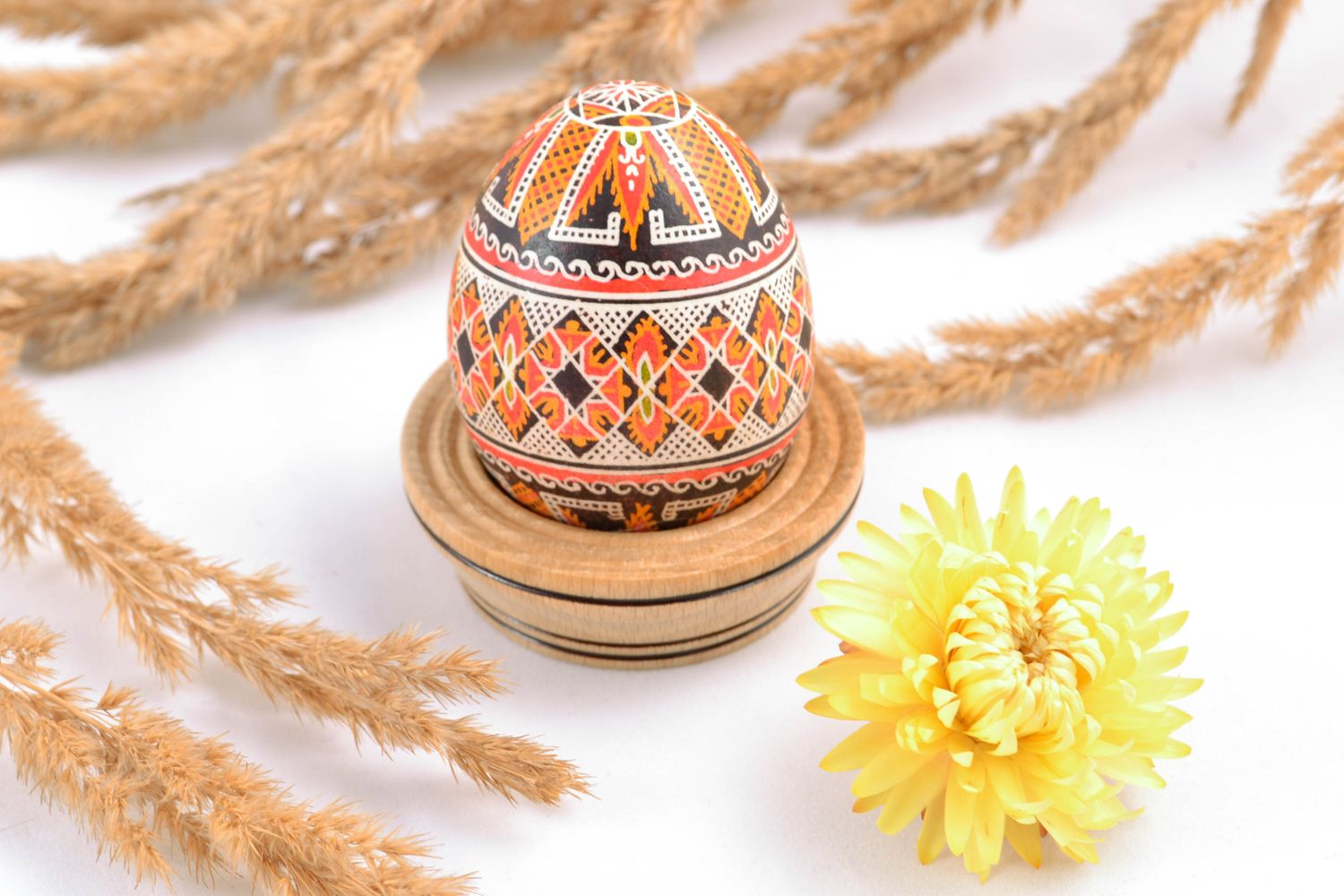 Huevo de Pascua con ornamento hermoso foto 1