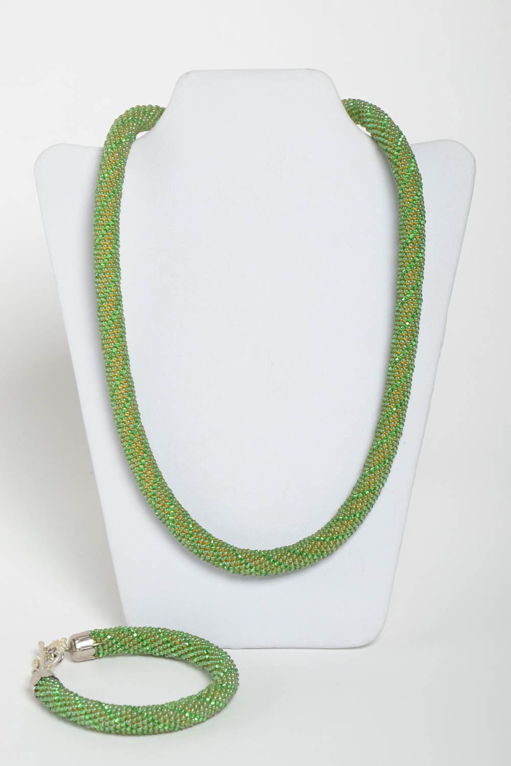 Комплект украшений из чешского бисера колье и браслет ручной работы зеленые фото 2