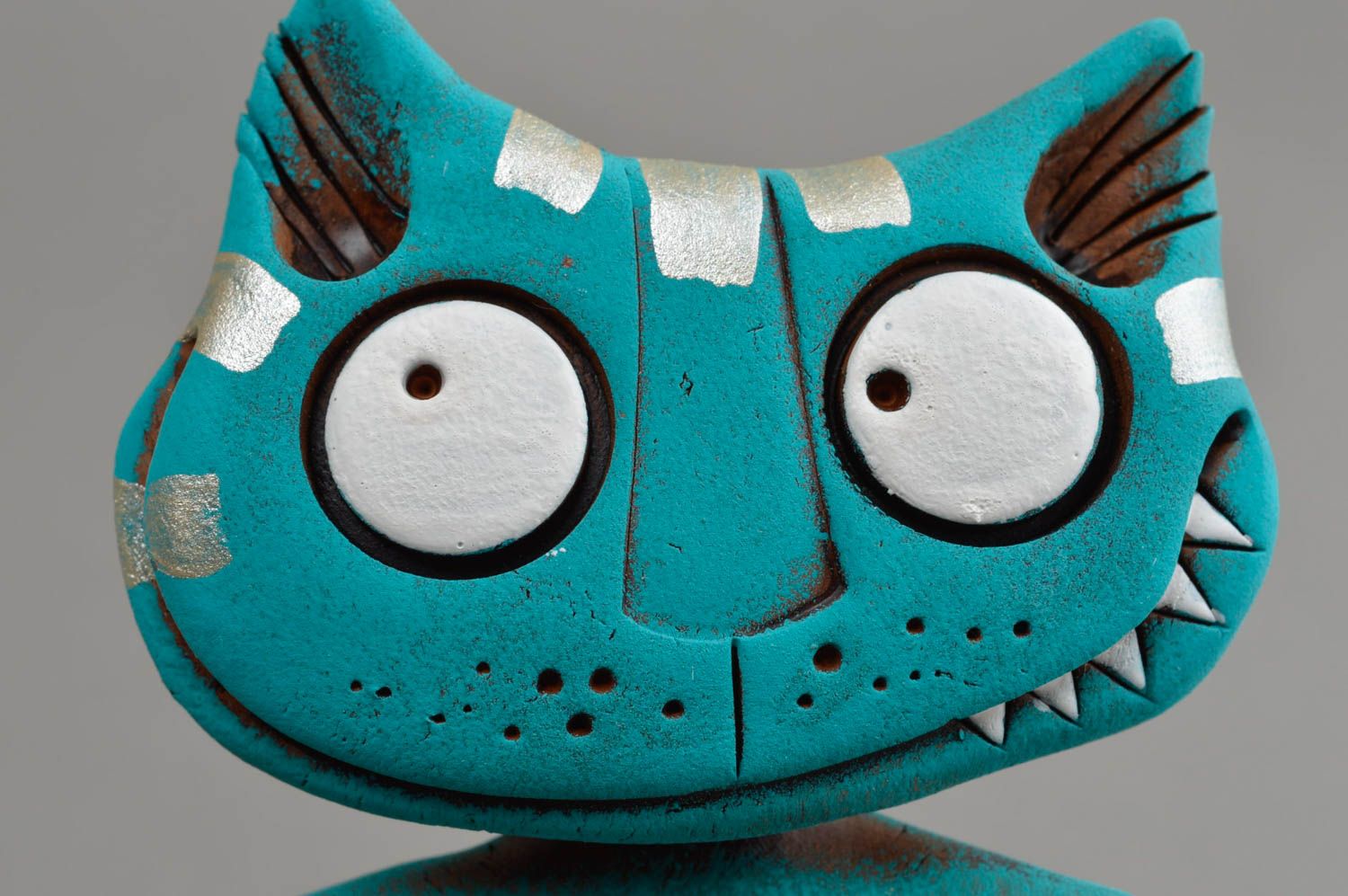 Keramische Statuette Katze ungewöhnlich grell handgeschaffen schön für Dekor foto 4
