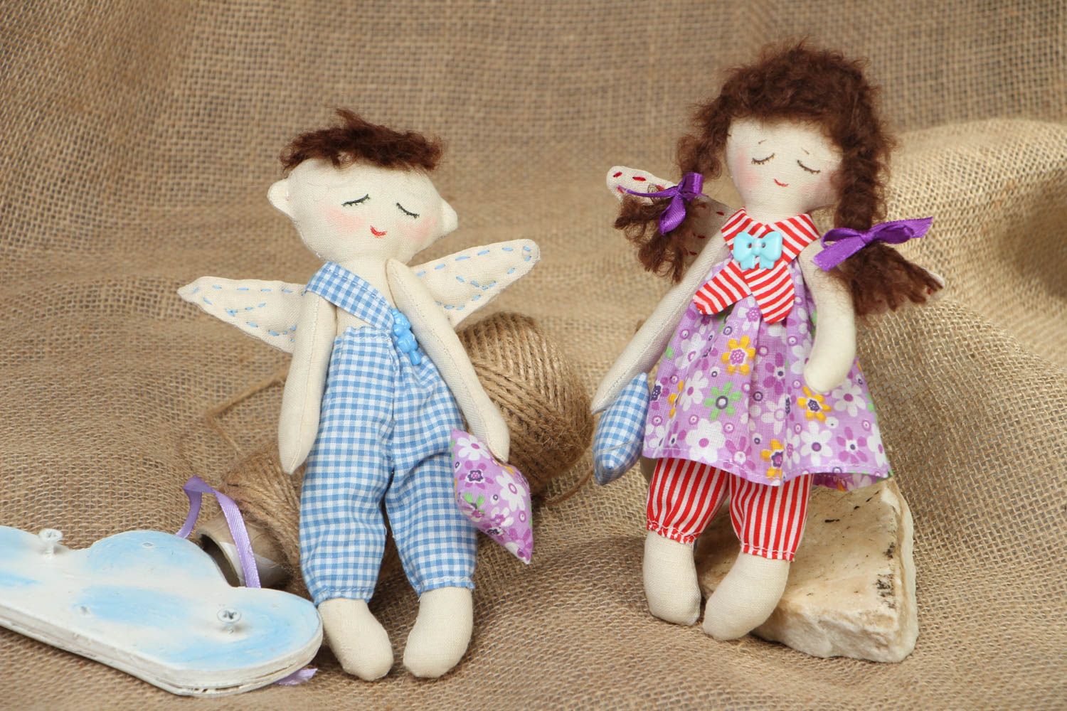 Мягкие игрушки в виде двух спящих на облачке ангелочков фото 5