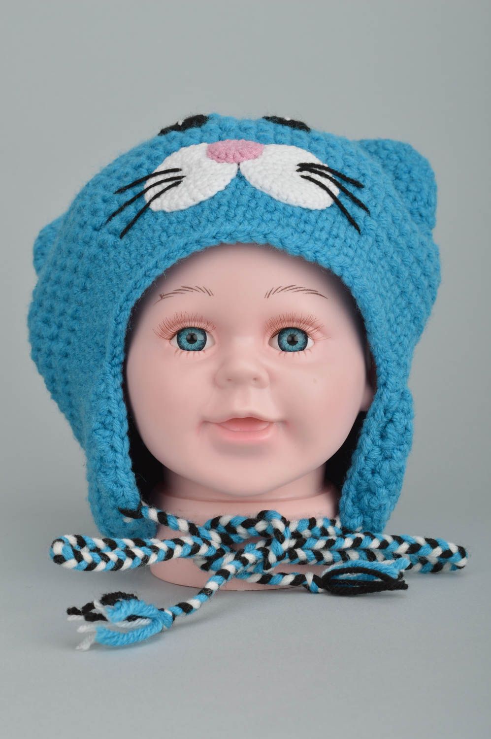 Голубая смешная вязаная крючком детская шапочка для ребенка в виде кота фото 3