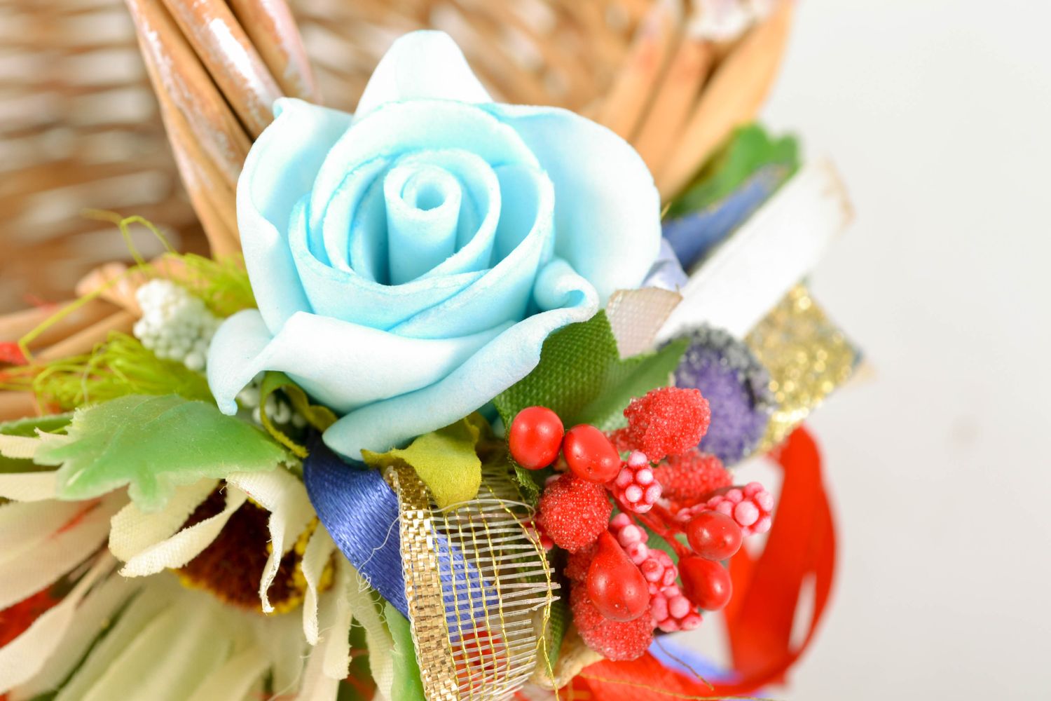 Small woven basket with flowers photo 3