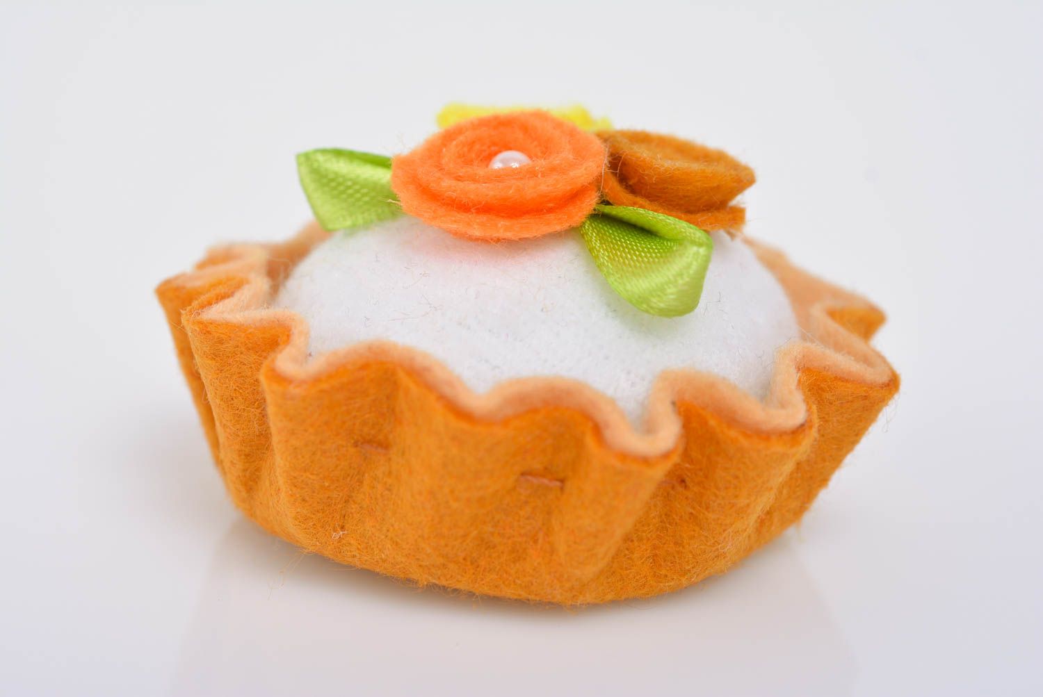 Pique-aiguilles gâteau rond avec fleurs en feutre fait main pour couture photo 3