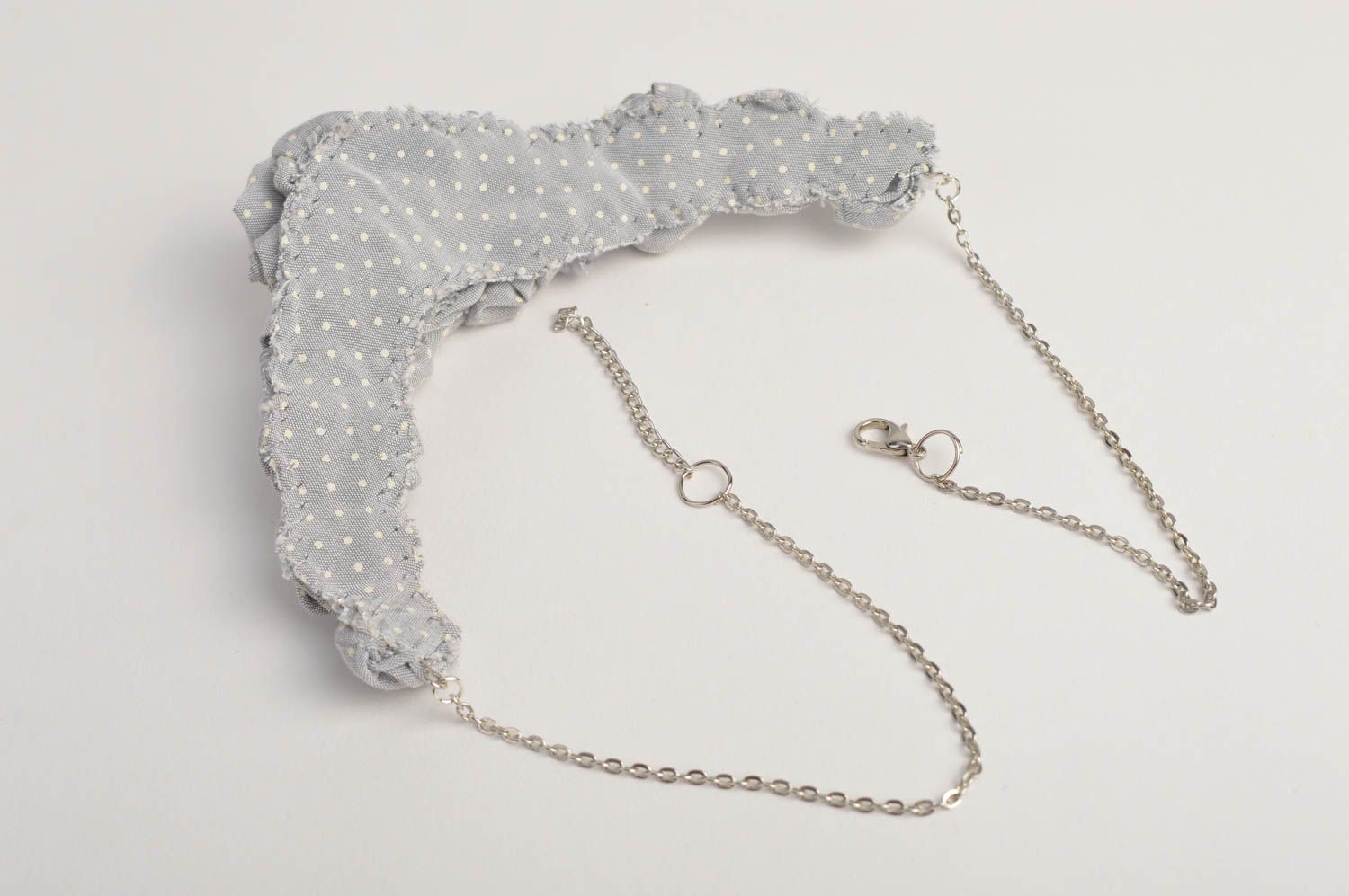 Collier textile Bijou fait main gris calicot tissu Accessoire femme original photo 4
