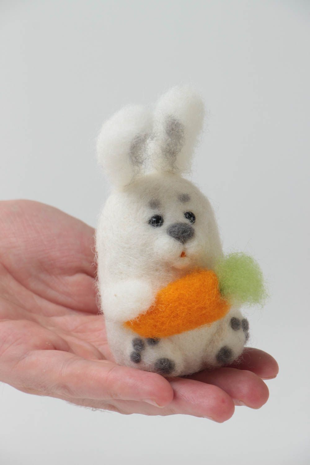 Doudou lièvre en laine feutrée fait main petit décoratif cadeau pour enfant photo 5